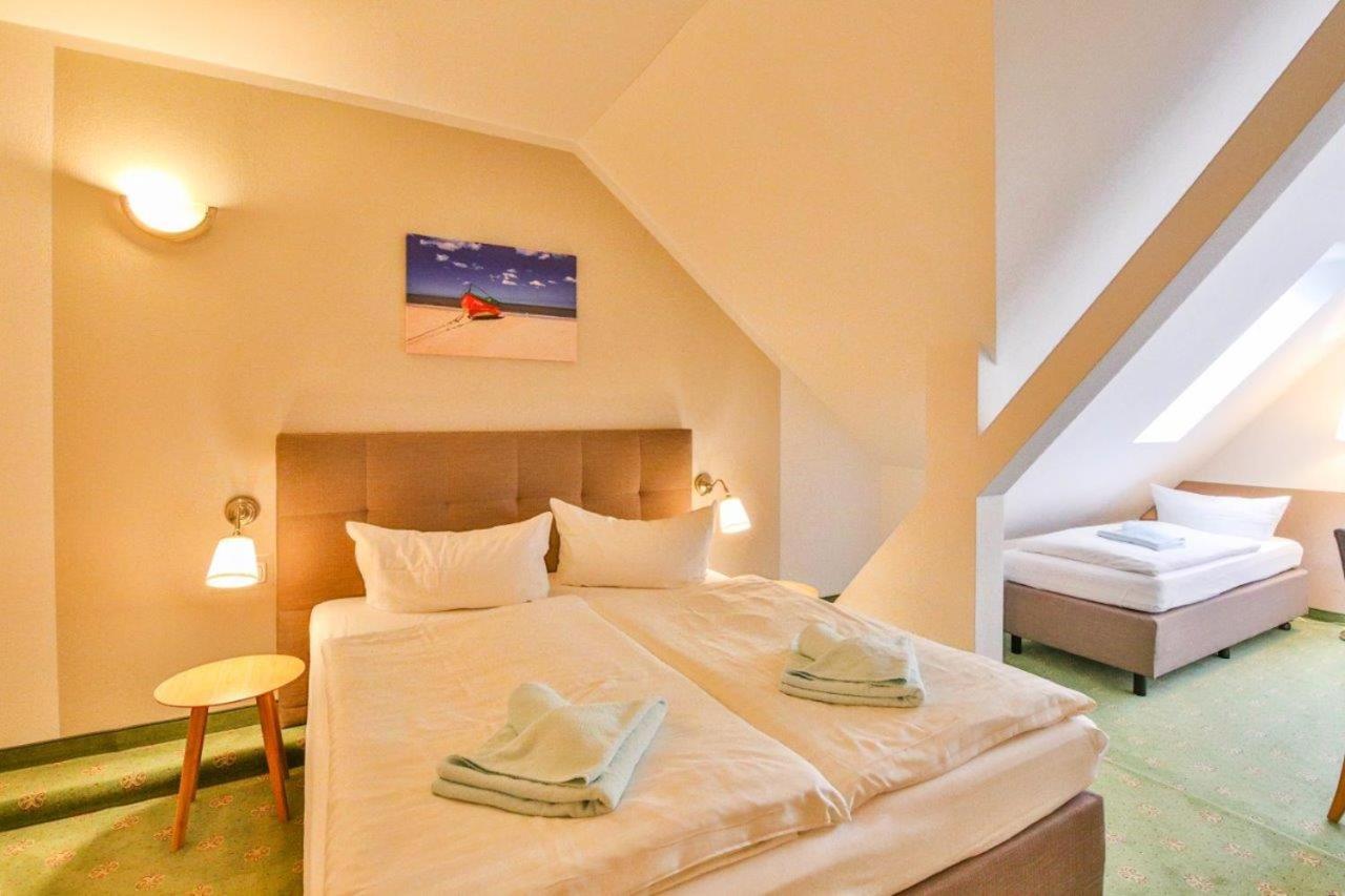 Hotel Und Restaurant "Zur Zwiebel" Peenemunde Buitenkant foto