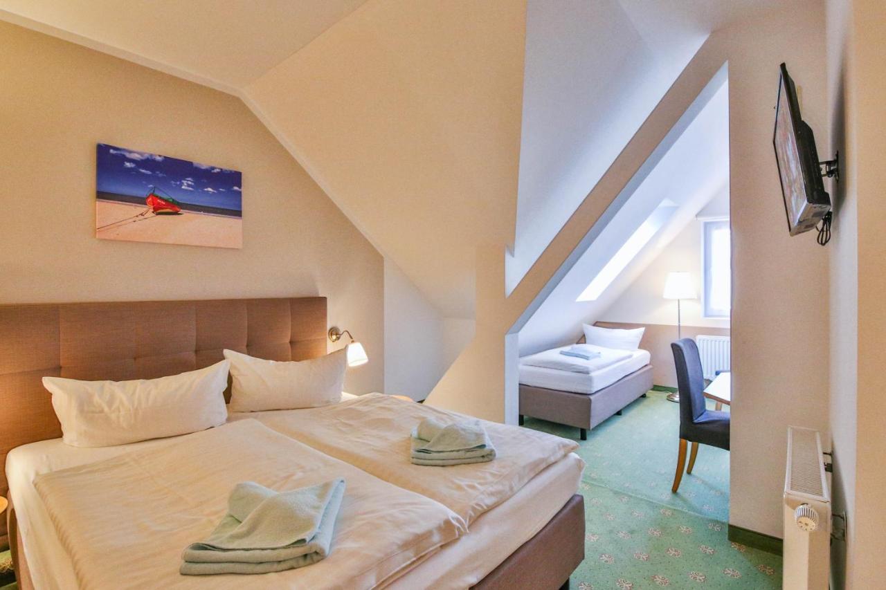 Hotel Und Restaurant "Zur Zwiebel" Peenemunde Buitenkant foto