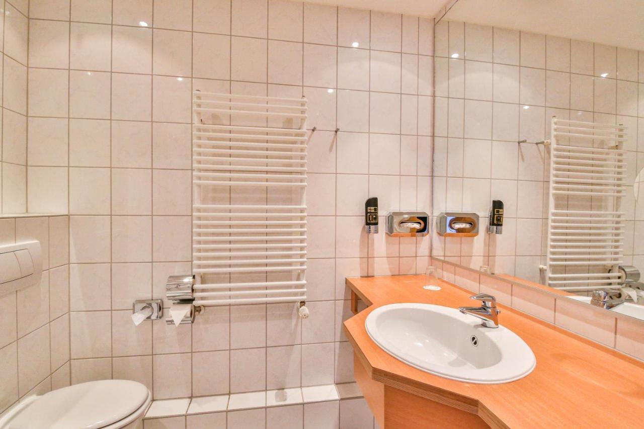 Hotel Und Restaurant "Zur Zwiebel" Peenemunde Buitenkant foto