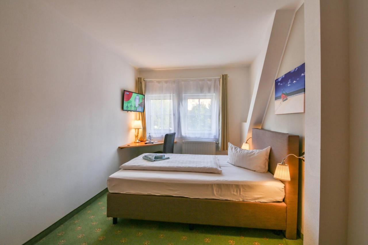 Hotel Und Restaurant "Zur Zwiebel" Peenemunde Buitenkant foto