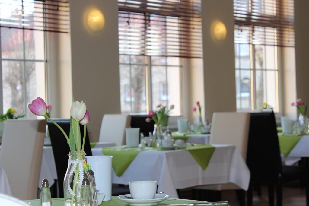Hotel Und Restaurant "Zur Zwiebel" Peenemunde Buitenkant foto