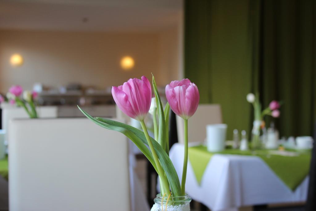 Hotel Und Restaurant "Zur Zwiebel" Peenemunde Buitenkant foto