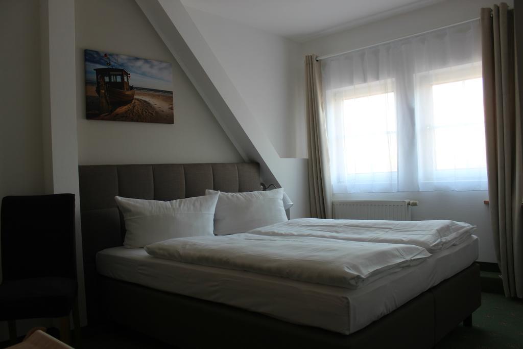 Hotel Und Restaurant "Zur Zwiebel" Peenemunde Buitenkant foto