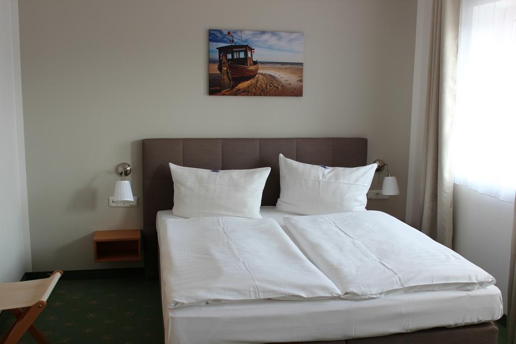 Hotel Und Restaurant "Zur Zwiebel" Peenemunde Buitenkant foto