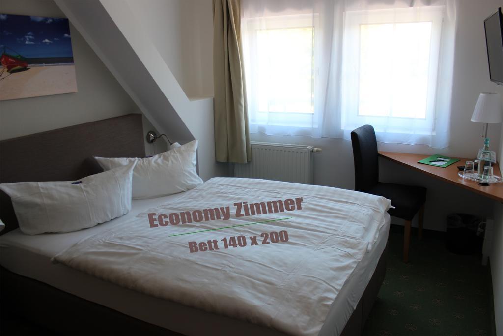 Hotel Und Restaurant "Zur Zwiebel" Peenemunde Buitenkant foto