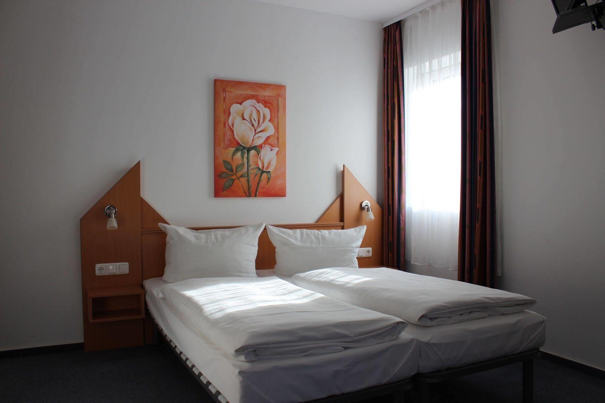 Hotel Und Restaurant "Zur Zwiebel" Peenemunde Buitenkant foto