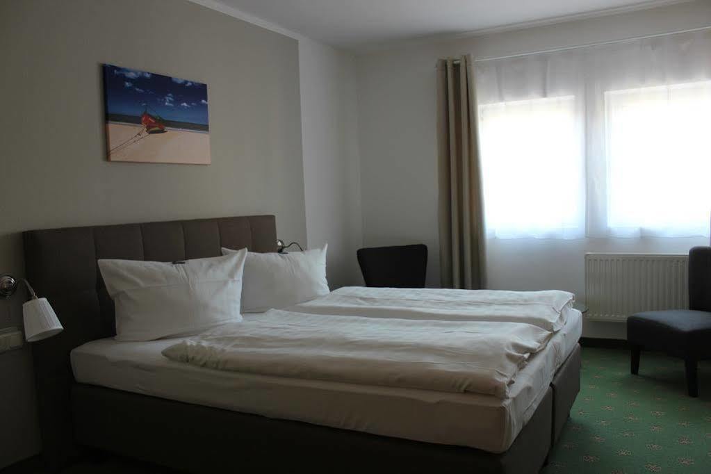 Hotel Und Restaurant "Zur Zwiebel" Peenemunde Buitenkant foto